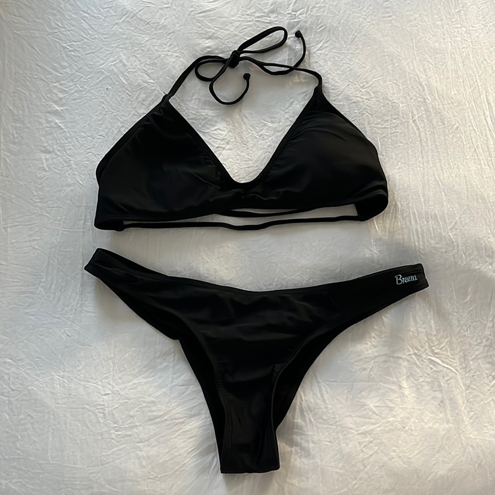 Black bikini